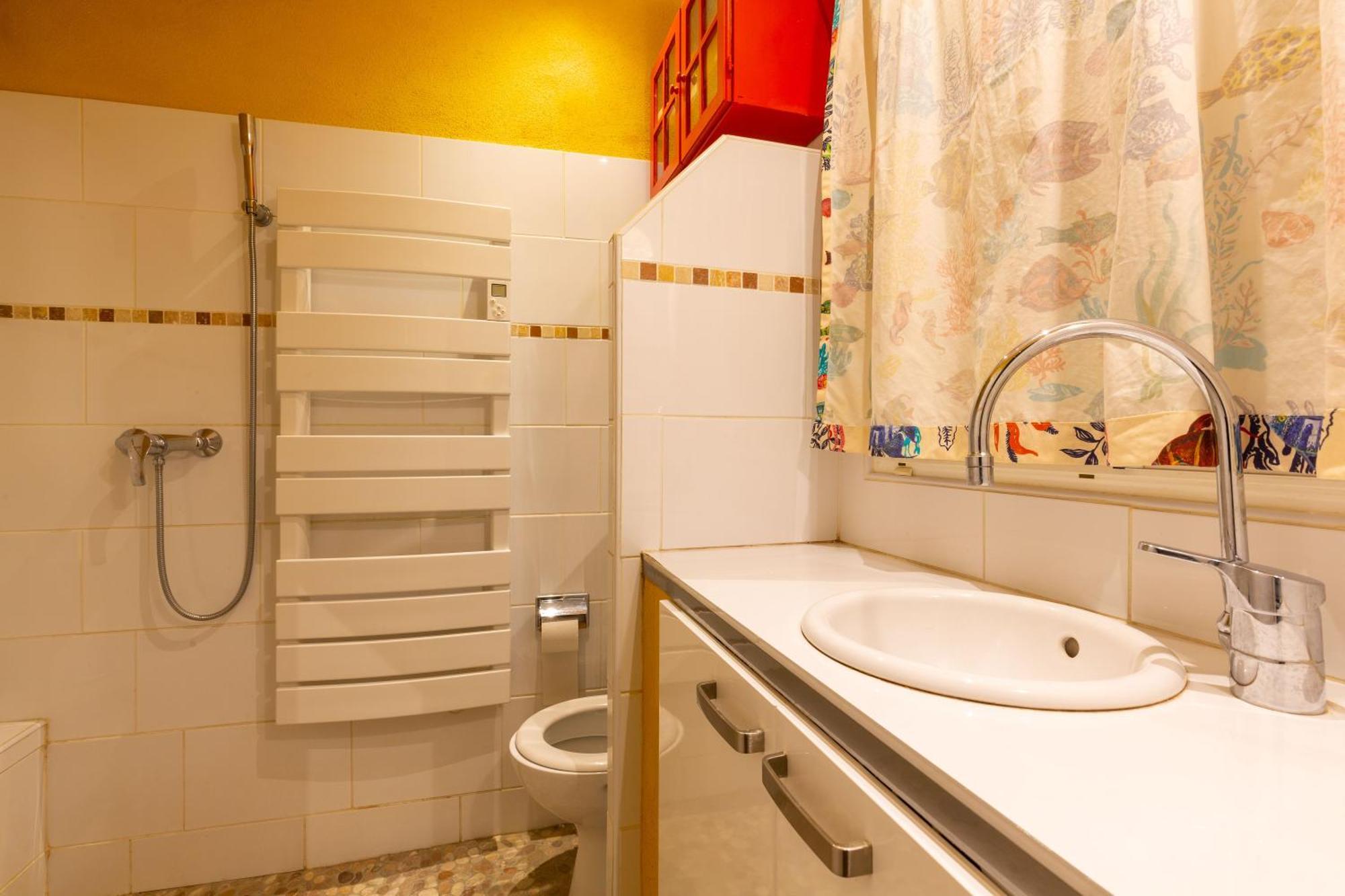 Dorm Hostel Camp Backpackers Marseilles Buitenkant foto